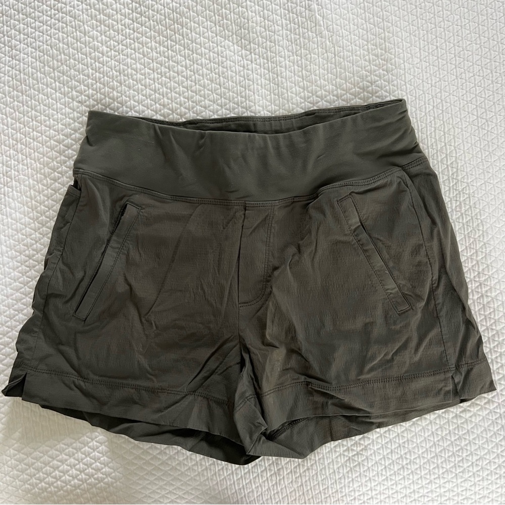 Athleta Trekkie North Shorts Olive • 6
